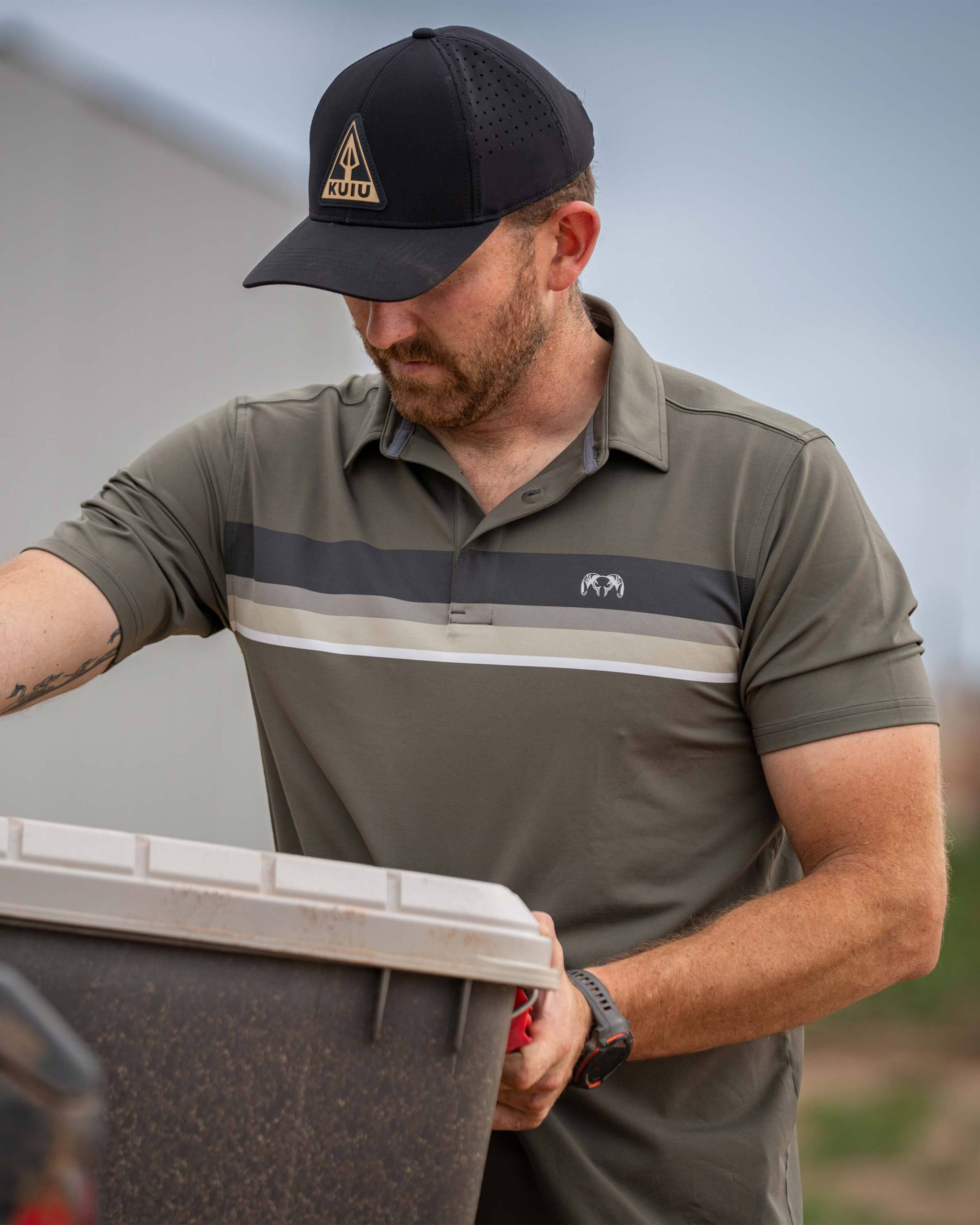 KUIU Performance Polo Stripe | Steel Blue Chest Stripe - 图片 5