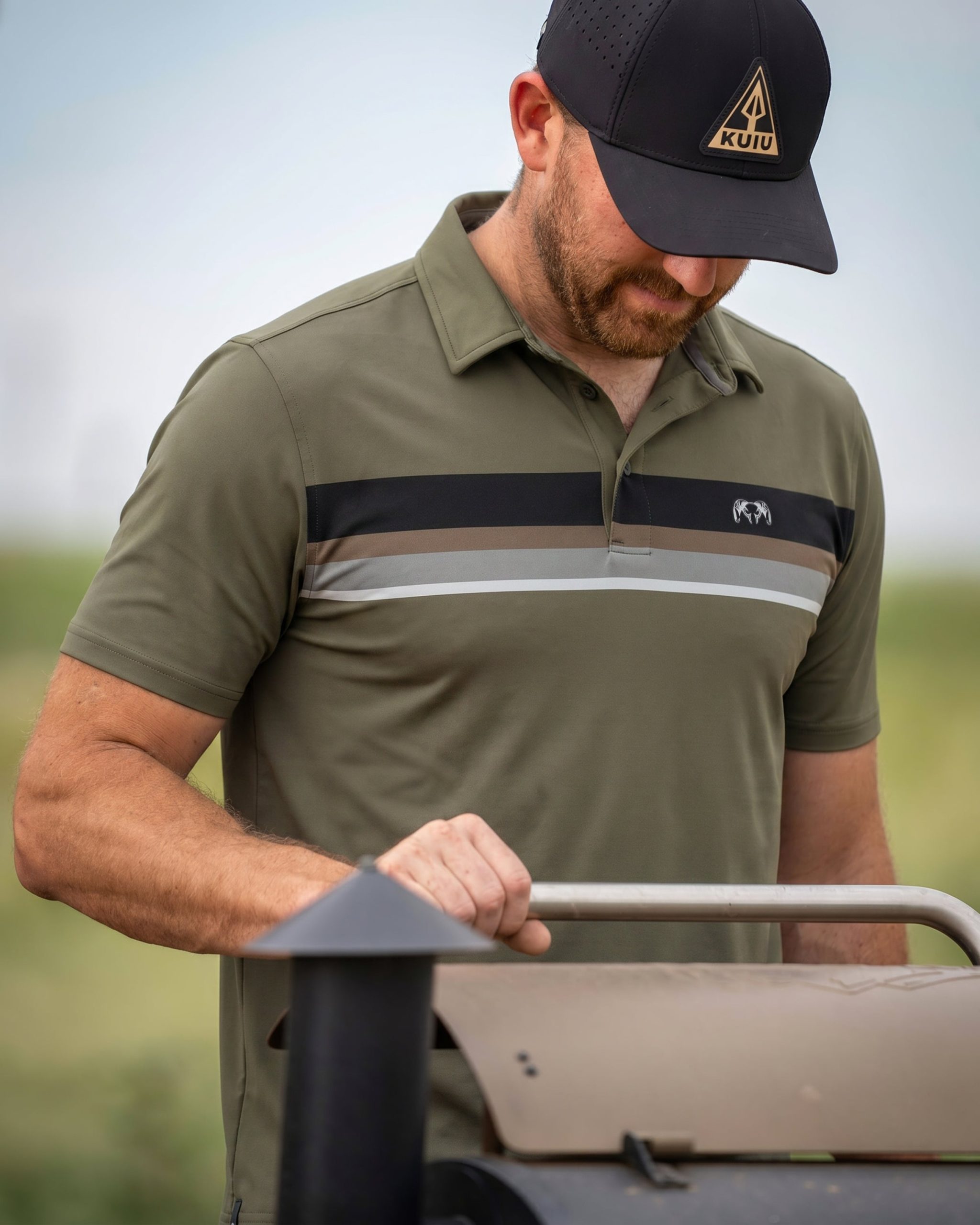 KUIU Performance Polo Stripe | Evergreen Chest Stripe - 图片 4